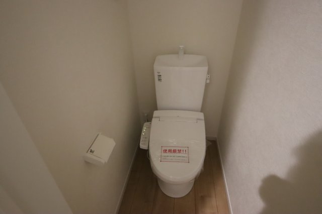 《仲介手数料無料》浦和区大原１丁目20-4(全1戸)新築一戸建てケイアイスタイルのトイレ|2撮影日 2025年3月8日 16:30 曇り