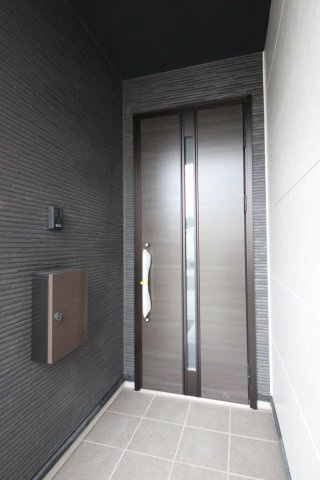 《仲介手数料無料》浦和区大原１丁目20-4(全1戸)新築一戸建てケイアイスタイルの玄関|2撮影日 2025年3月8日 16:30 曇り