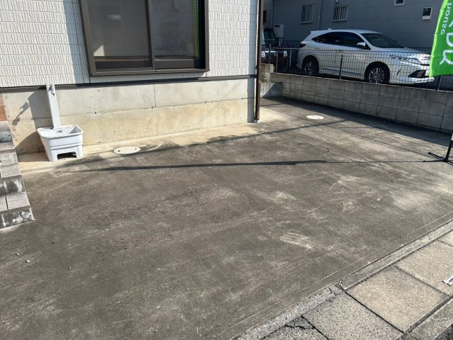 伊奈町中央5丁目　中古一戸建ての駐車場