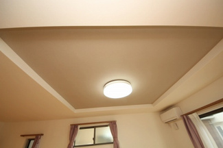 【居間・リビング】 | 鹿沼市晃望台中古住宅 | 折り上げ天井