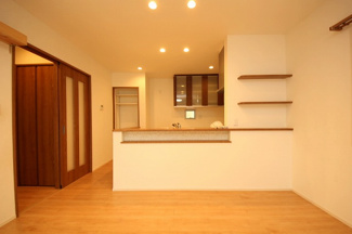 【キッチン】 | 鹿沼市晃望台中古住宅 | カウンターキッチン（棚付き）