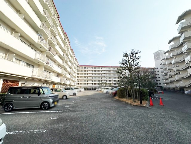 イトーピア向日マンションC棟　6階の駐車場