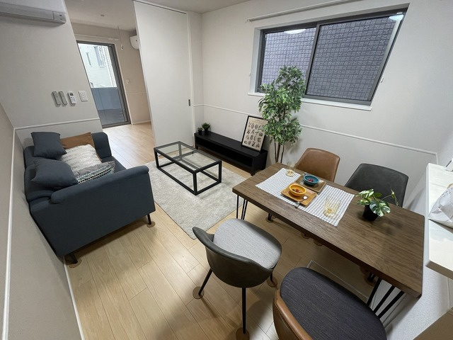 ラビアンローゼの居間・リビング