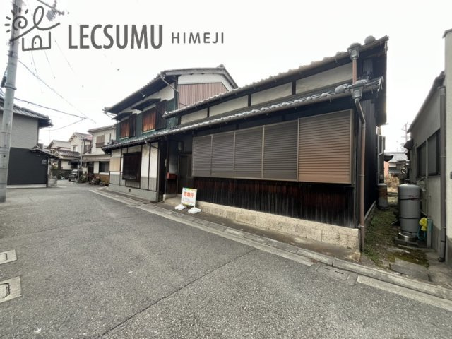姫路市網干区新在家/中古戸建の前面道路含む現地写真