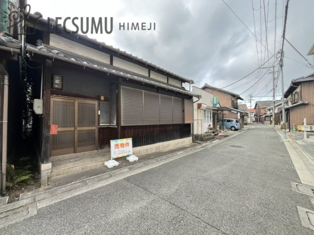 姫路市網干区新在家/中古戸建の前面道路含む現地写真
