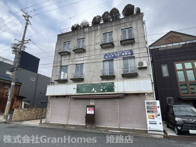 TRUSTビルディング