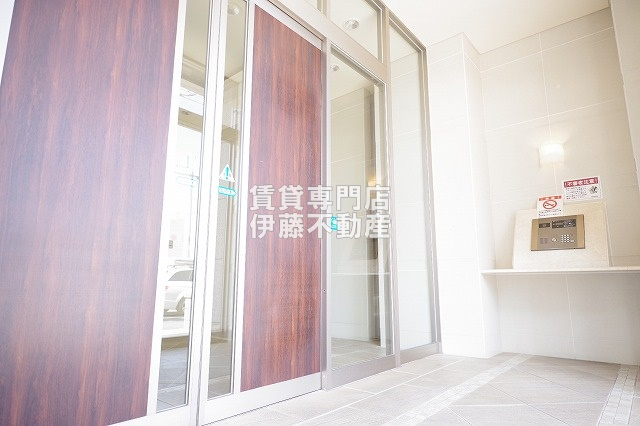 アルバ志賀本通のエントランス