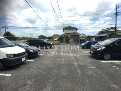 【駐車場】 | エステート伊奈 | 駐車場です
