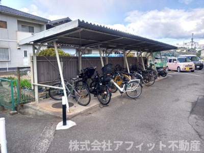【その他共用部分】 | コーポラス多治米 | 屋根付き駐輪場