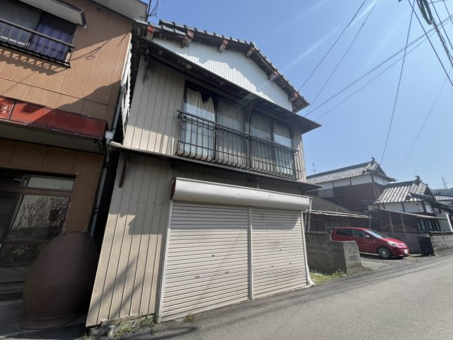 妙見町戸建ての前面道路含む現地写真