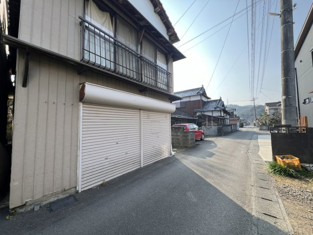 妙見町戸建ての前面道路含む現地写真