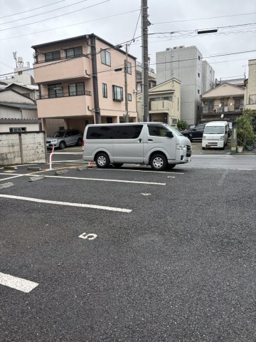 成加パラシオンの駐車場