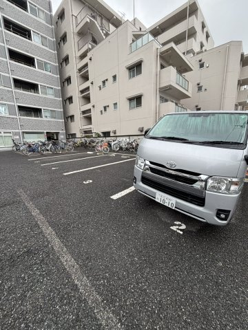 成加パラシオンの駐車場
