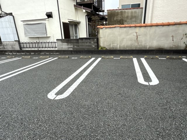フルーレの駐車場