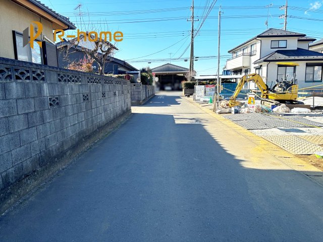 稲敷郡阿見町54期　新築戸建て　1号棟の前面道路含む現地写真|『今から見たい！』大歓迎です♪
お気軽にＲ－ｈomeまでお問い合わせください。