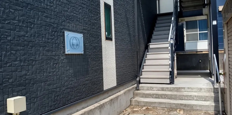 レオネクスト和光三番館のエントランス