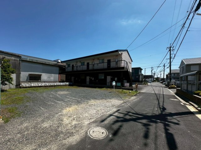 四日市市赤堀1丁目 売土地の前面道路含む現地写真