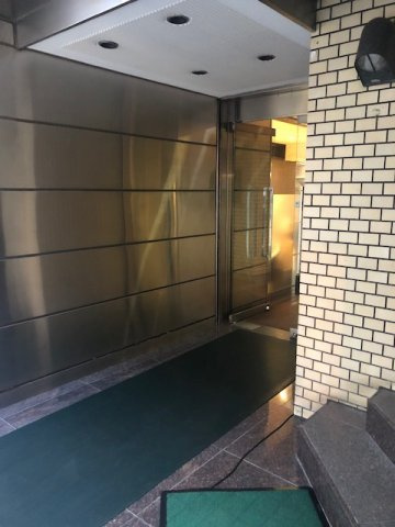 相模屋第５ビルのエントランス