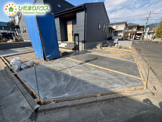 本庄市日の出　新築一戸建て　リーブルガーデン　01の駐車場