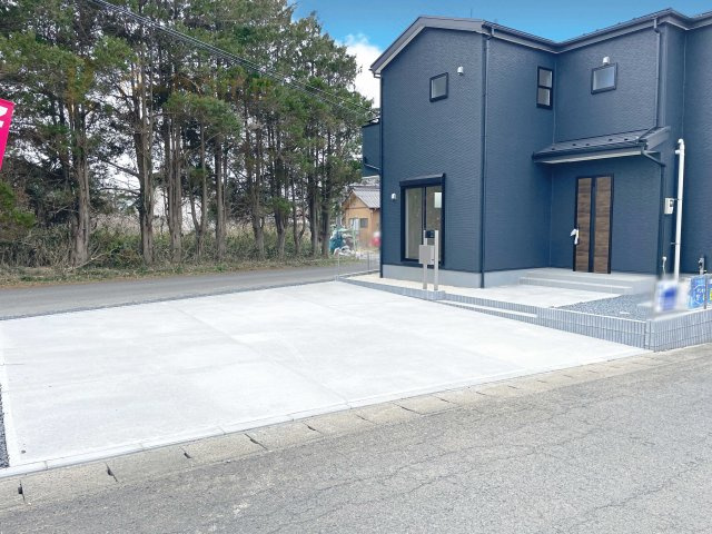 鉾田市上釜1期　新築戸建て　1号棟の駐車場|4台駐車できるカースペース！