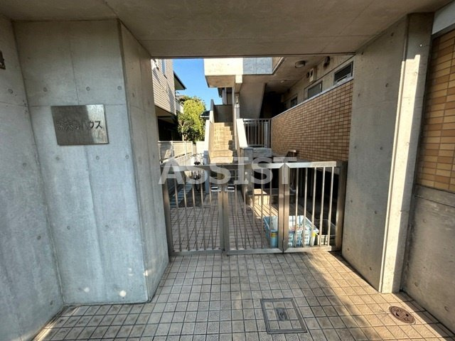 深大寺ハウスのエントランス