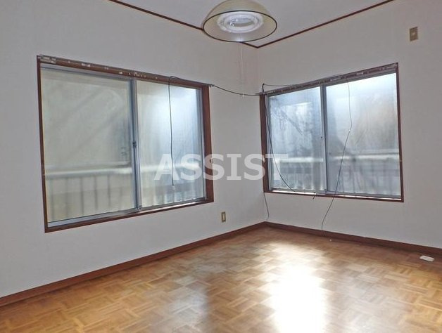 テラス西調布の居間・リビング|内見可能♪お電話がご案内スムーズです♪オンラインもOK♪