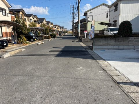 リーベルガーデン蟹江町本町　全2棟　新築住宅の前面道路含む現地写真