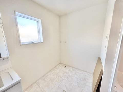 リーベルガーデン蟹江町本町　全2棟　新築住宅のランドリースペース