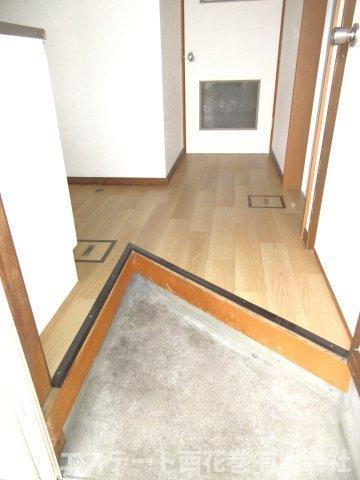 コーポ伊藤の玄関