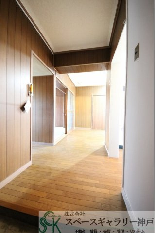 神陵台東住宅の玄関