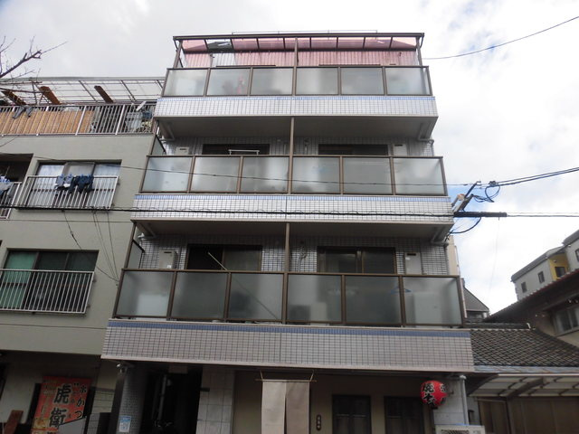 落ち着いた雰囲気の外観です