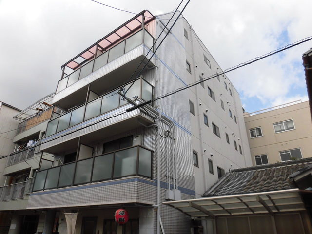 落ち着いた雰囲気の外観です