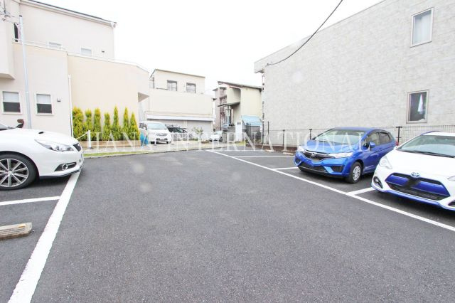 リブリ・ヴァータジェムの駐車場