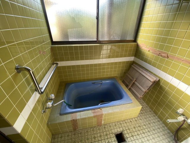 串間市桂原中古住宅の浴室