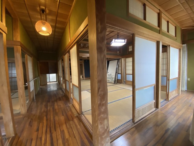 串間市桂原中古住宅のエントランス