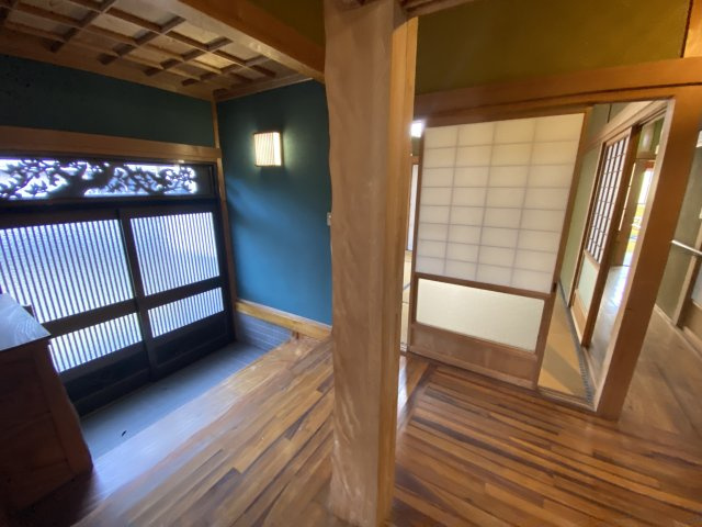 串間市桂原中古住宅のエントランス
