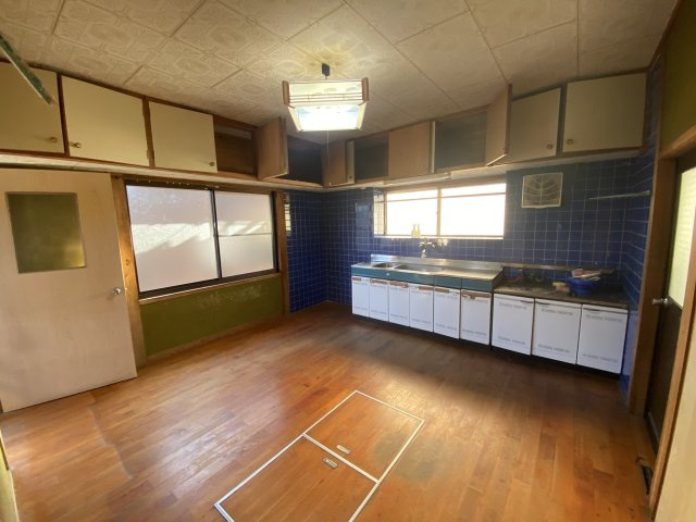 串間市桂原中古住宅のキッチン