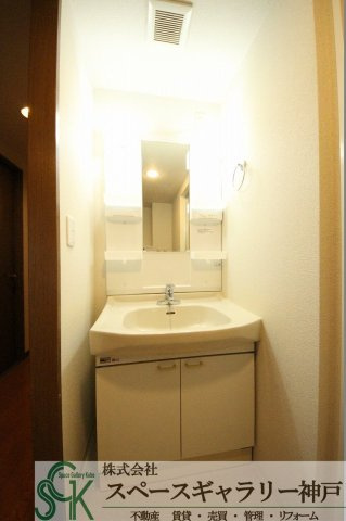 学園シティコートの洗面所|※お部屋により仕様が異なる可能性があります。