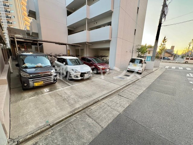 パルティール御器所の駐車場