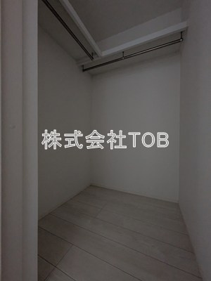 【収納】 | 和泉戸建 -和泉4丁目　定期借家4年- | 6.1帖ウォークインクローゼット