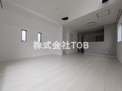 【居間・リビング】 | 和泉戸建 -和泉4丁目　定期借家4年- | 18.4帖