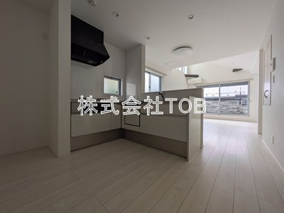 【居間・リビング】 | 和泉戸建 -和泉4丁目　定期借家4年- | 18.4帖