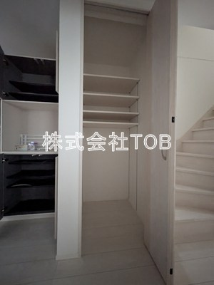 【設備】 | 和泉戸建 -和泉4丁目　定期借家4年- | 玄関収納