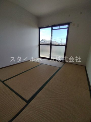 【子供部屋】 | サンテラス福井 | 別部屋写真です。