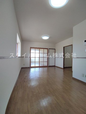 【居間・リビング】 | サンテラス福井 | 別部屋写真です。