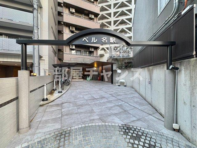 ベル名駅のエントランス