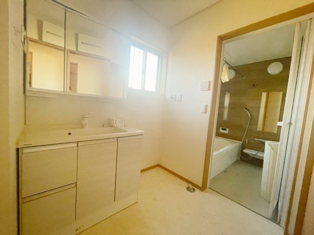 築浅！佐野市犬伏中町　中古住宅の独立洗面台