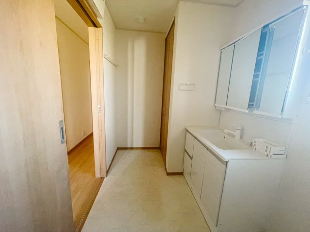 築浅！佐野市犬伏中町　中古住宅の独立洗面台
