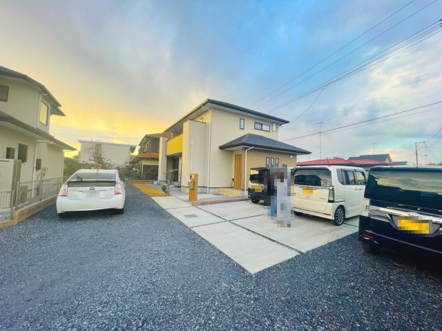 築浅！佐野市犬伏中町　中古住宅の駐車場