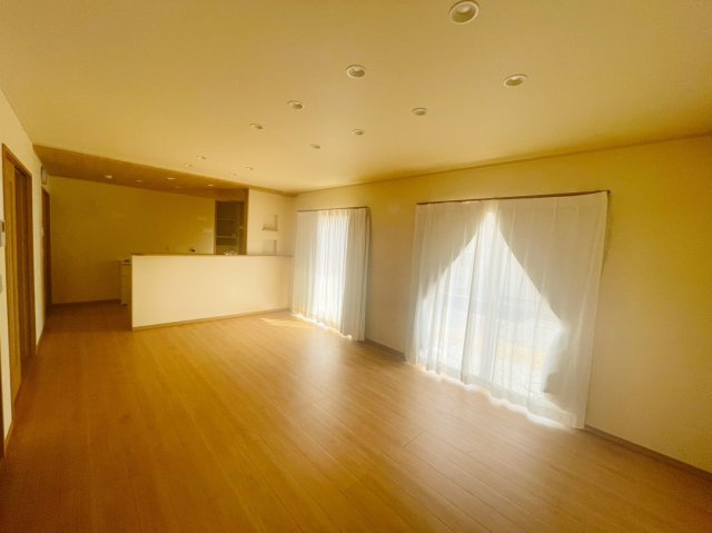 築浅！佐野市犬伏中町　中古住宅の居間・リビング